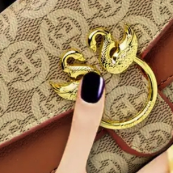 Louie Dennis 4.5" x 7.5"  Swan Vintage Style Faux Leather Wallet W/Dust Bag NWT - Picture 5 of 6